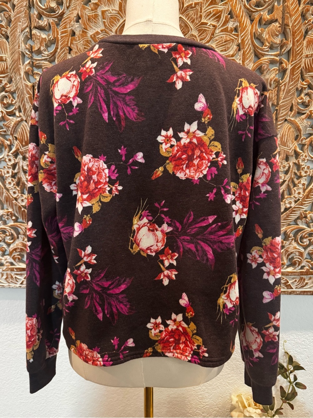 LuLaRoe Burgundy Floral Sweatshirt, Soft Warm Cozy Long Sleeves- size M - Picture 3 of 14